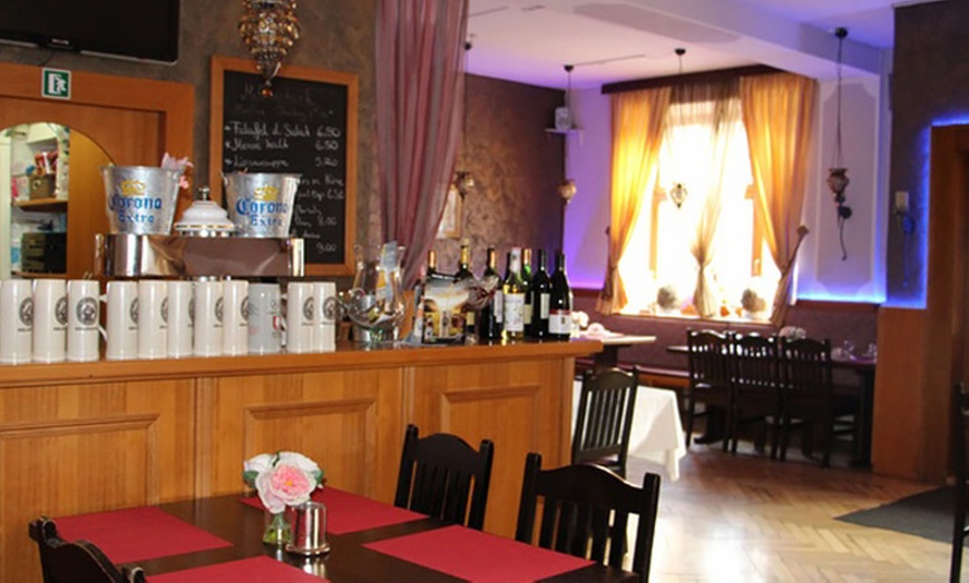 Image 4: Probiere den Orient: authentische libanesische Mezze Spezialitäten