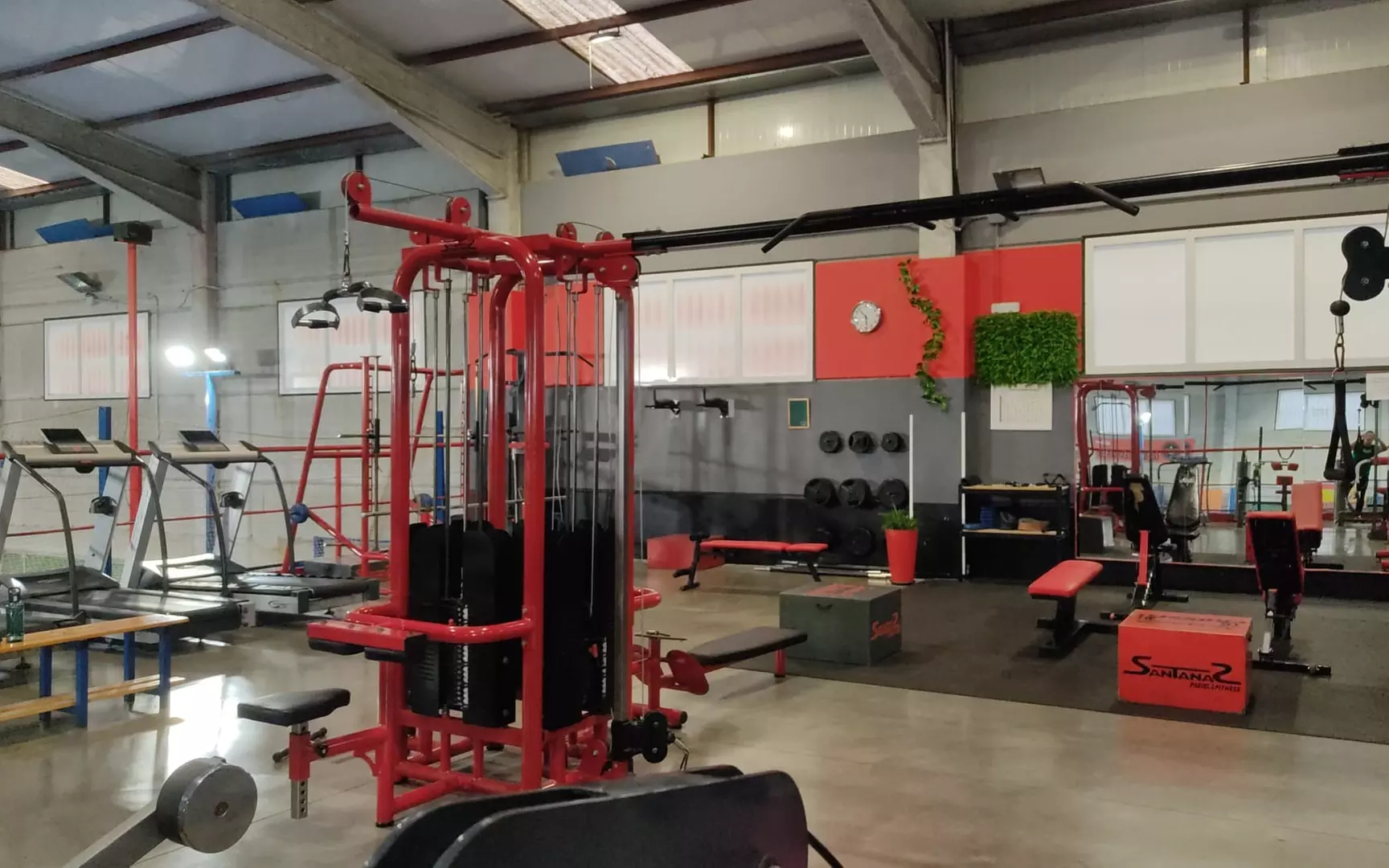 Hasta 45% de descuento en SANTANAS PADEL AND FITNESS