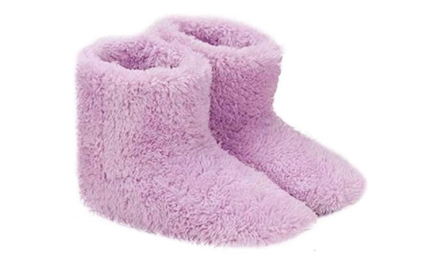 Image 3: Women's USB-Heated Boots Slipper