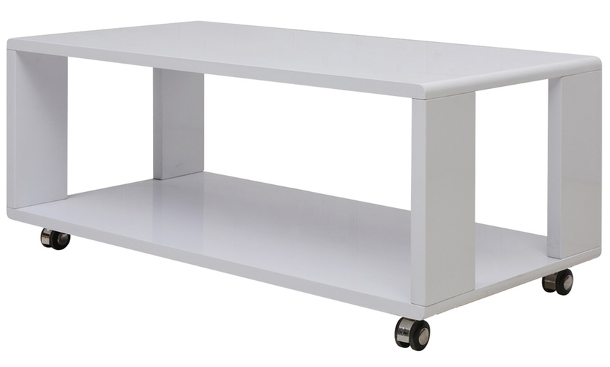 Image 7: Table basse avec roulettes