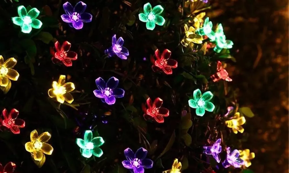1 o 2 stringhe con 50 luci a LED a forma di fiori di ciliegio