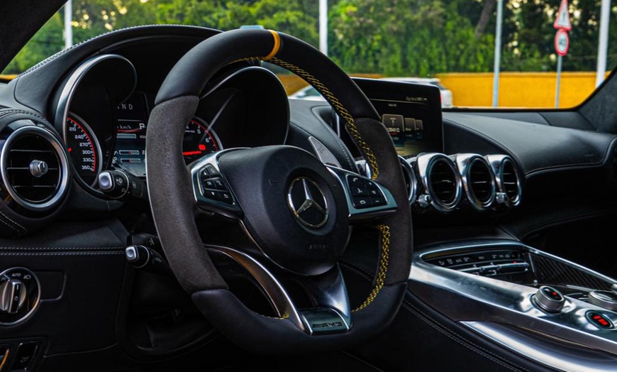 Image 4: Lavado de coche completo a elegir entre clásico, detallado o prémium