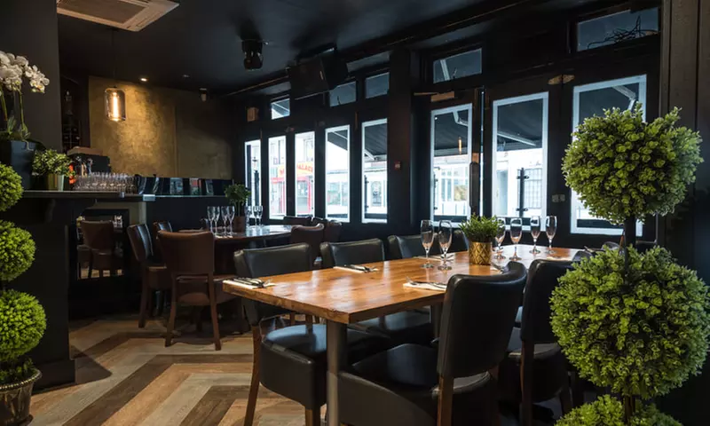 Share a 1kg or 2kg Tomahawk Steak Meal with Cocktails or Wine!