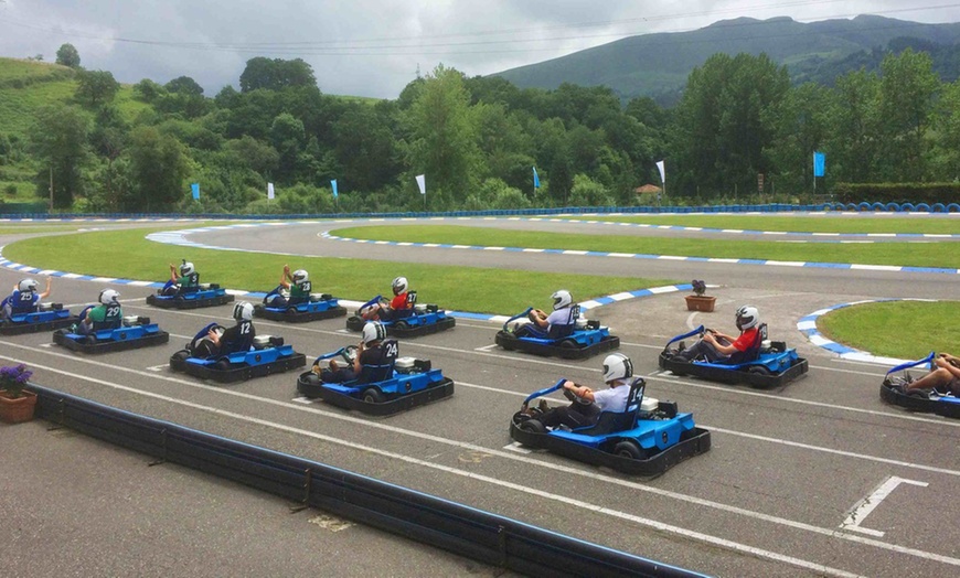 Image 11: Tandas de 10 minutos en Karting Soto de Dueñas para 1 o 2 adultos