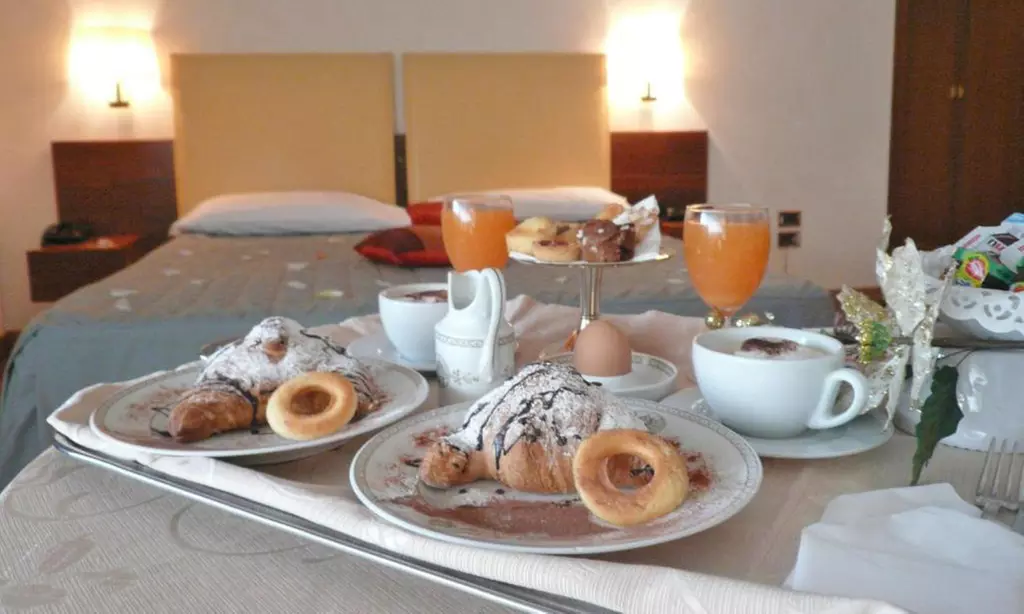 Kampanien: Doppelzimmer mit Halbpension und Spa