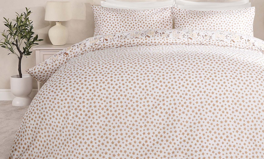 Image 7: Ditsy Print Reversible Duvet Set
