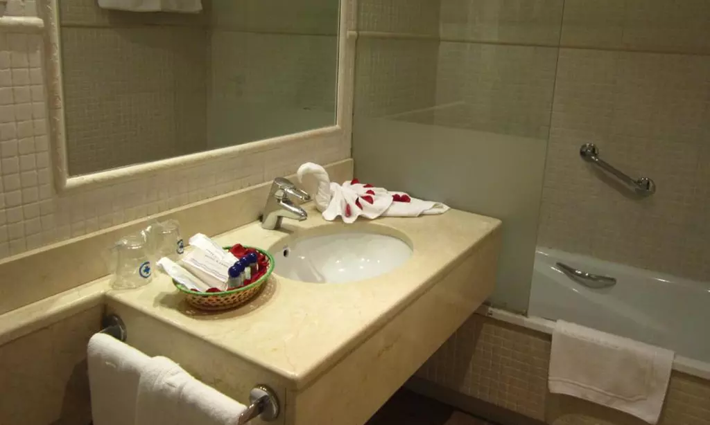 Alicante: 1 o 2 noches con opción a desayuno, masaje y late check-out