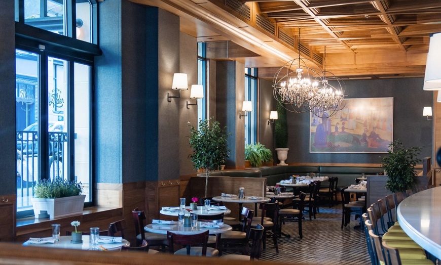 Image 8: Dossier Hotel