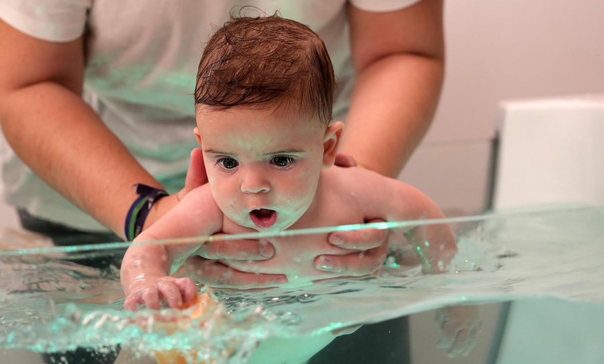 Image 1: Spa para bebés con sesión de hidroterapia y masaje en Baby Burbujas