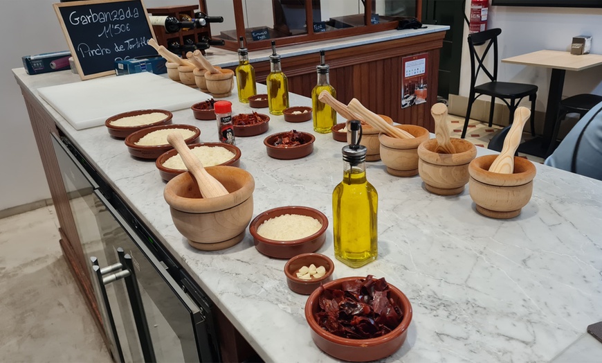 Image 6: Cata de vinos con degustación de quesos para 2 personas