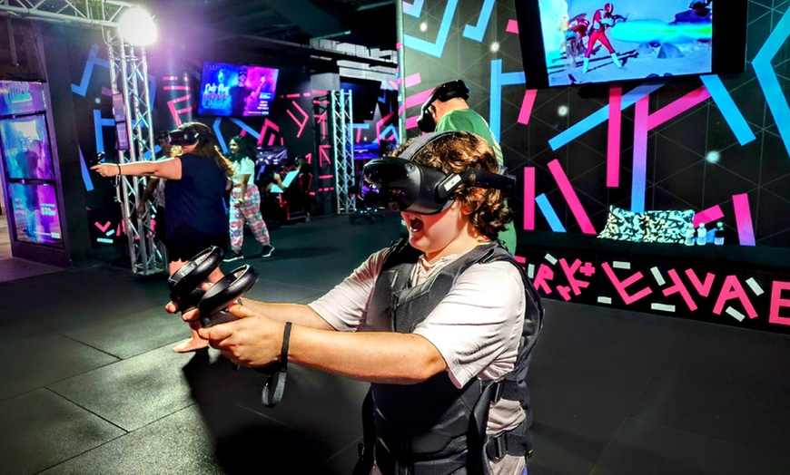 Image 4: Virtual Reality – Dive into the Zombie Apocalypse with FREAK Virtual Reality