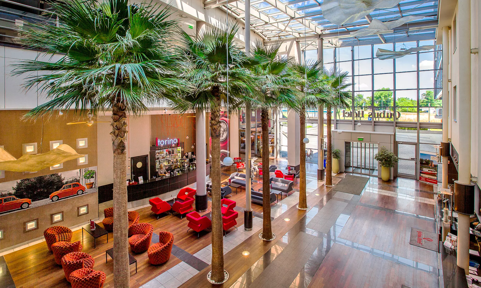 Relaks w sercu Krakowa: pokój dla 2-4 osób ze śniadaniem i dostępem do strefy wellness w Qubus Hotel 4* - Primary Image