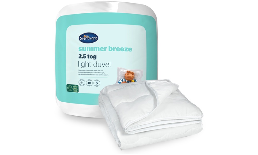 Image 4: Silentnight Summer Breeze 2.5 Tog Duvet - Lightweight & Breathable