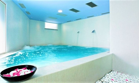 Salerno: camera Comfort con colazione/mezza pensione con Cena o Sushi e Spa per 2 persone al Resort Chez le Sourire 4*