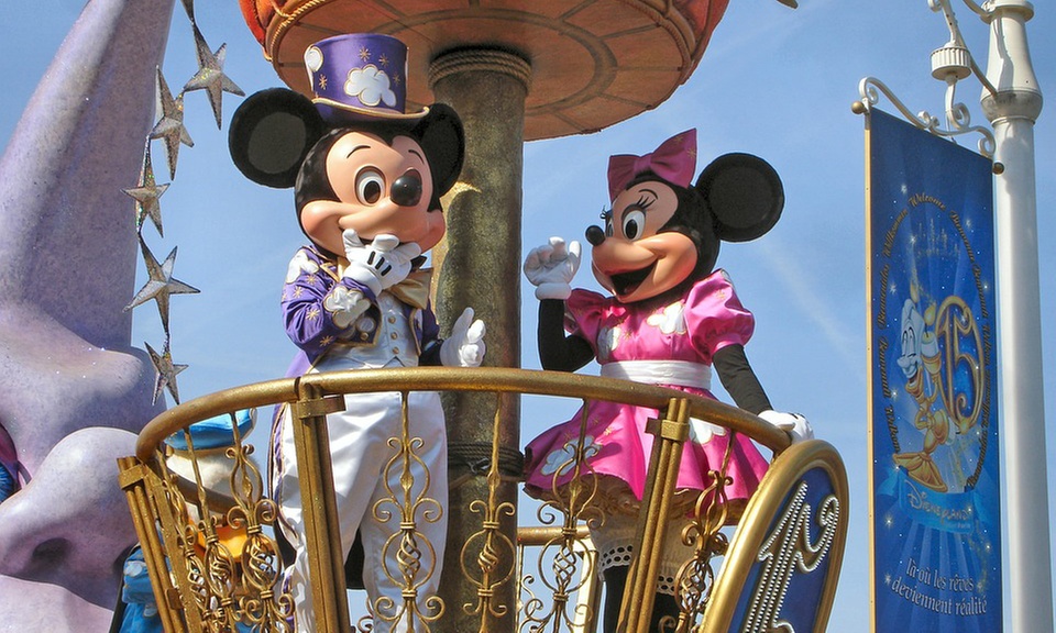 ✈ Disneyland Paris: 2 to 4 Nights with Hotel Stay and Return Flights