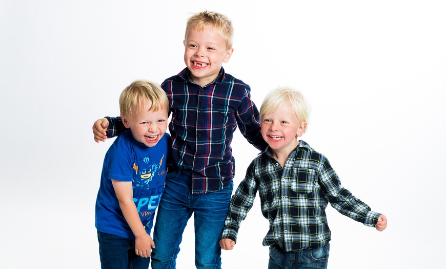 Image 1: Family Photoshoot with Prints