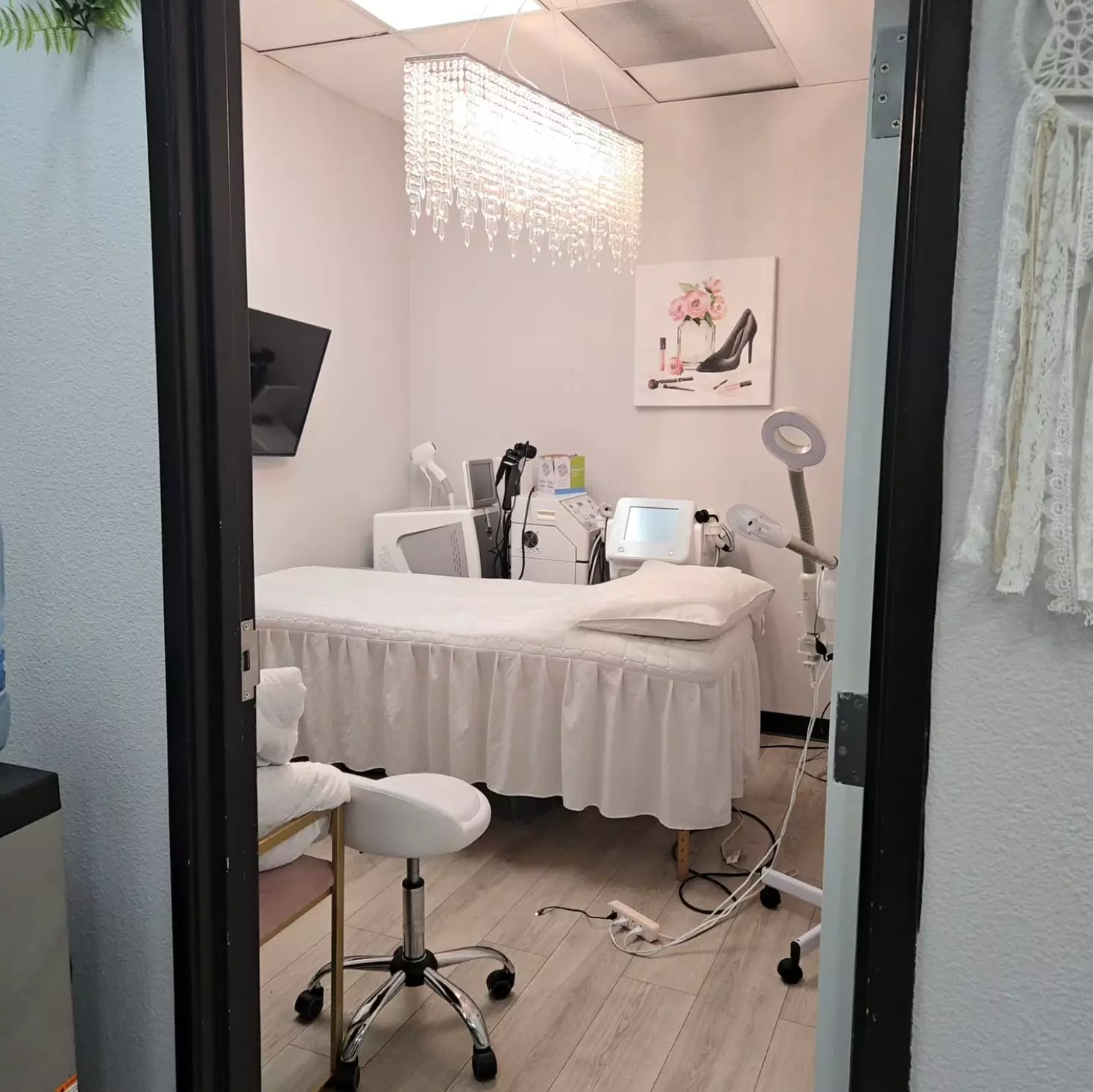 Glow Your Skin with Clean Glow Hydrate Facial or Smooth n Tight Facial at Black Sapphire (Up to 52%Off) - Second Medium