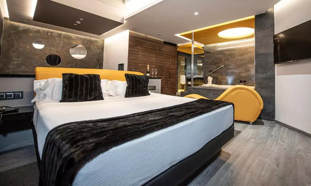 Valencia: 1 noche con botella de cava y opción a bañera de hidromasaje