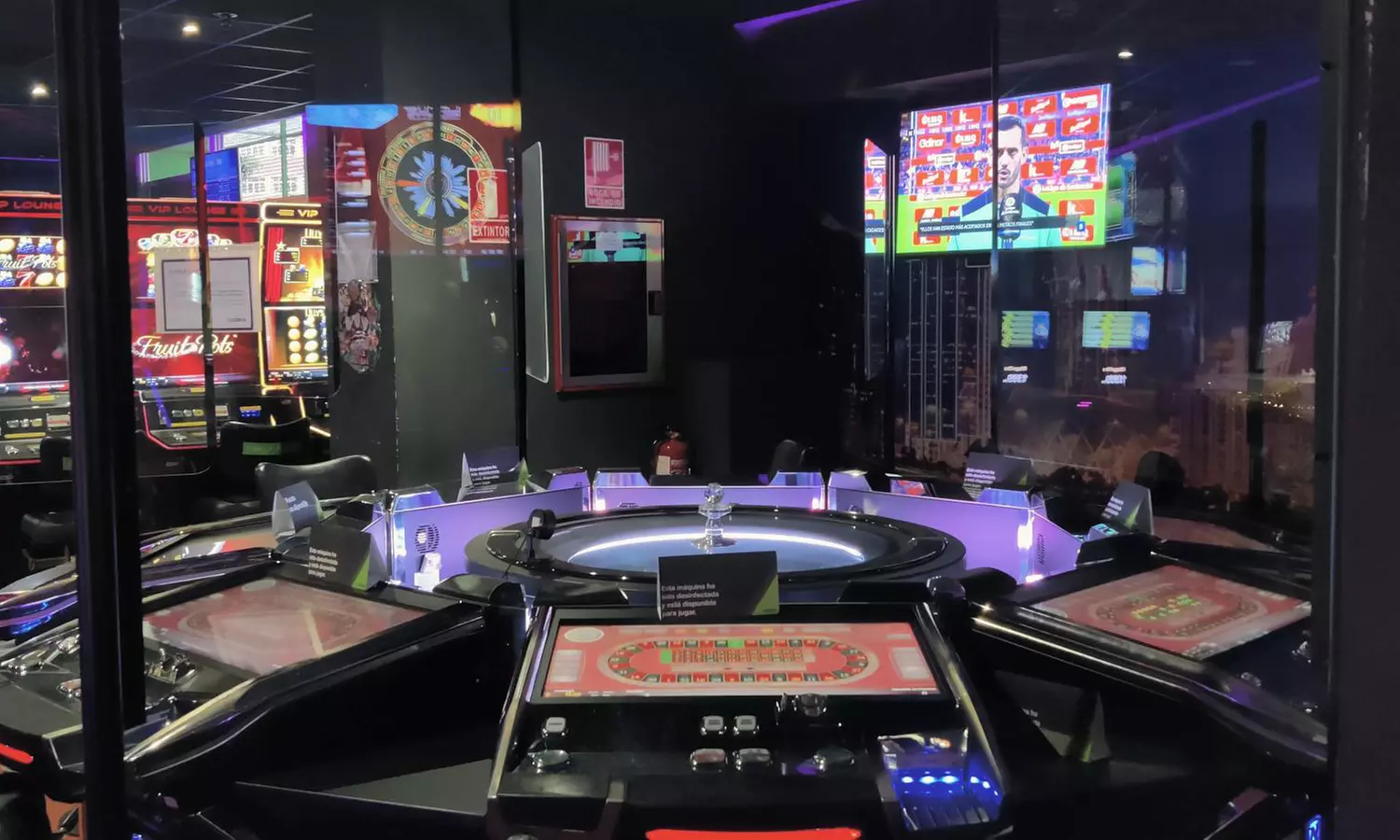 Cena en sala de bingo