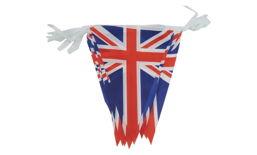 Image 7: Union Jack Decorations - Tablecloth and Bunting Flags