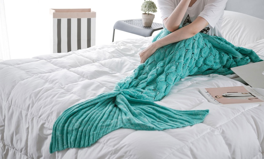 Image 9: Mermaid Tail Blanket