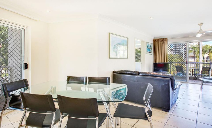 Image 4: Surfers Paradise: 2-Night Apartment Stay