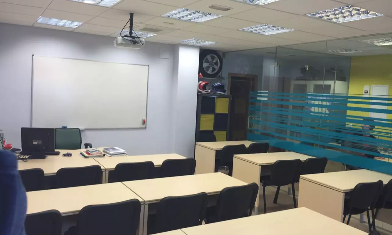 Curso para carnet de conducir B con prácticas en Autoescuela Premium