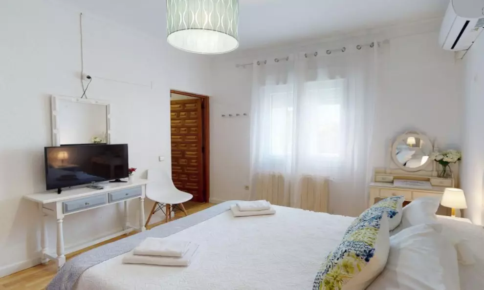 Toledo: 1 o 2 noches con visita a molinos de viento en descapotable