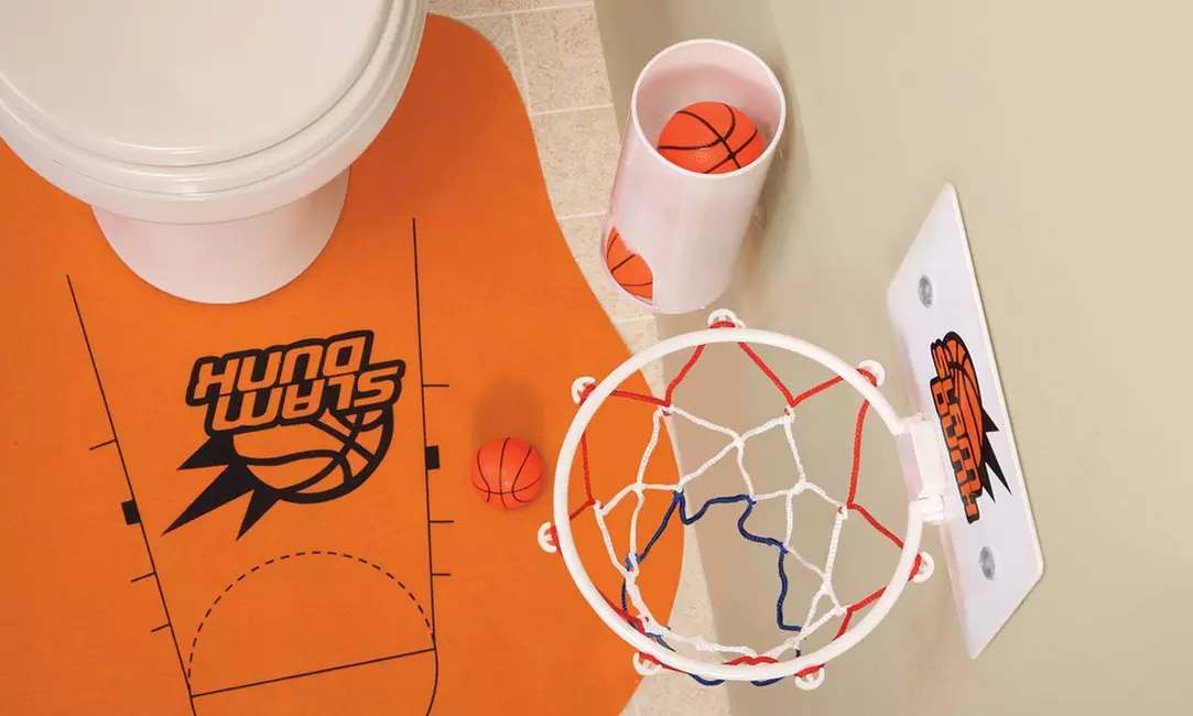 WC-Basketballspiel mit Korb und Bällen - Second Medium