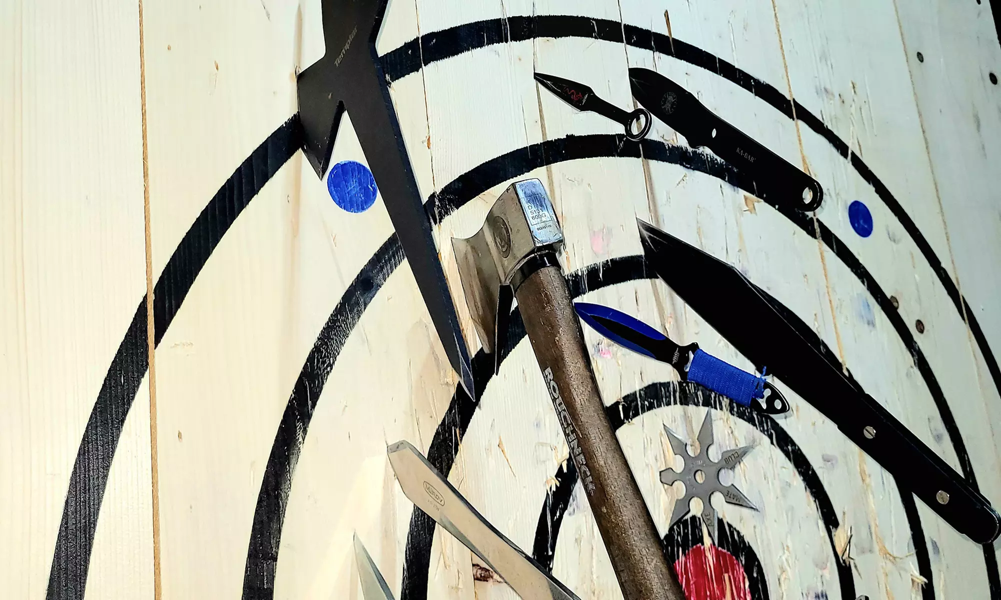 Pakiet dla 1-9 osób: rzucanie siekierami, tomahawkami, nożami i więcej