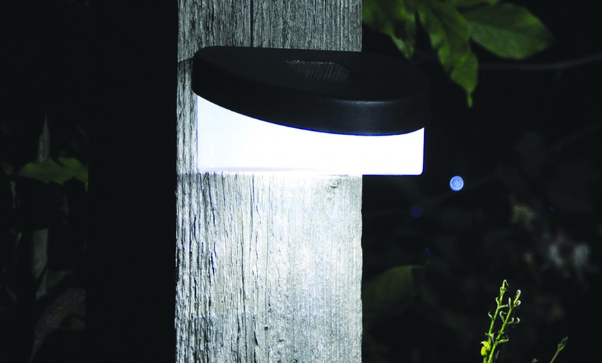 Image 2: Solar-Powered Entrance Light