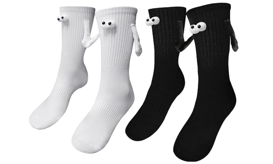 Image 2: 2 Pairs of Unisex Novelty Magnetic 3D Face Couple Socks