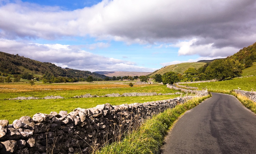 Image 3: North Yorkshire Dales: Standard or Superior Double Room with Breakfast