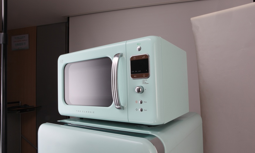 Image 3: Daewoo 800W Retro Microwave