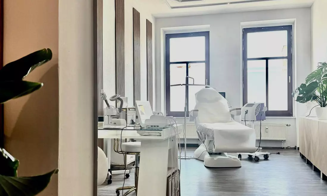 Gesichtsbehandlung mit Radiofrequenz-Needling & optionaler Hautanalyse