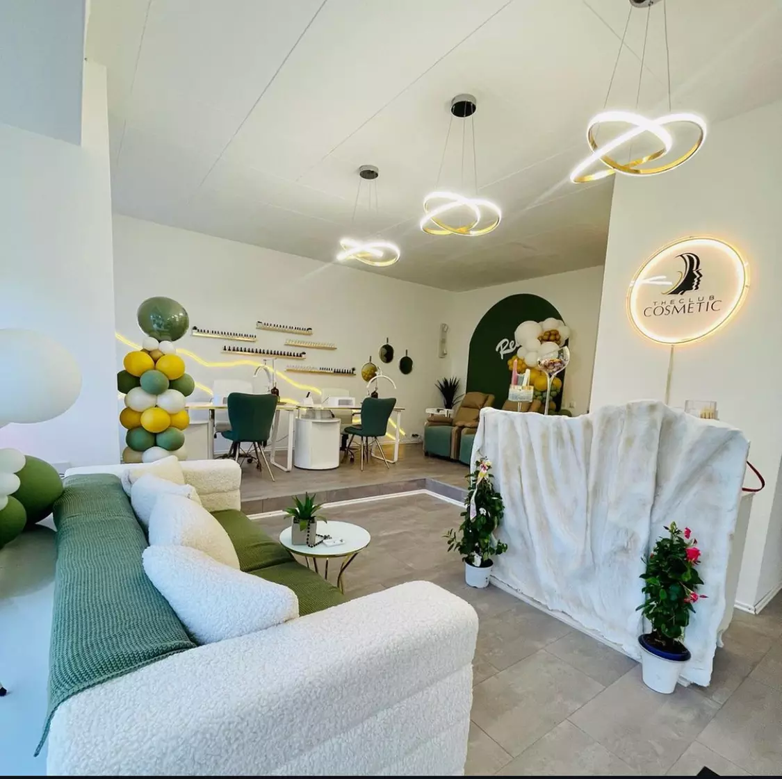 Permanent Make-up für Wimpernkranzverdichtung oder Microblading bei The Club Cosmetic (bis zu 33% sparen)