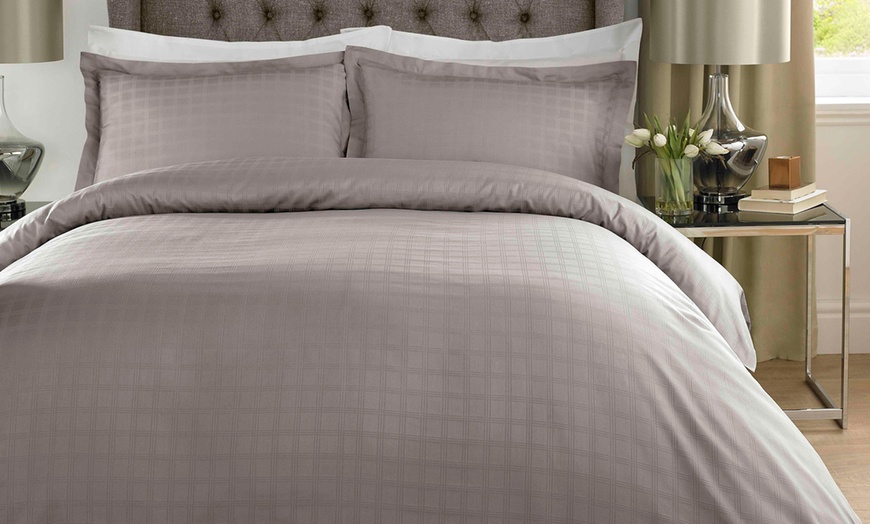 Image 7: 400TC Satin Check Duvet Cover Set