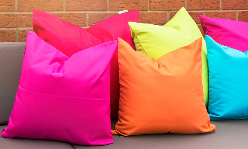 Image 2: 4pk Waterproof Outdoor Cushions