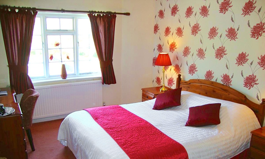 Image 4: Cheshire: Double Room Stay with Breakfast 