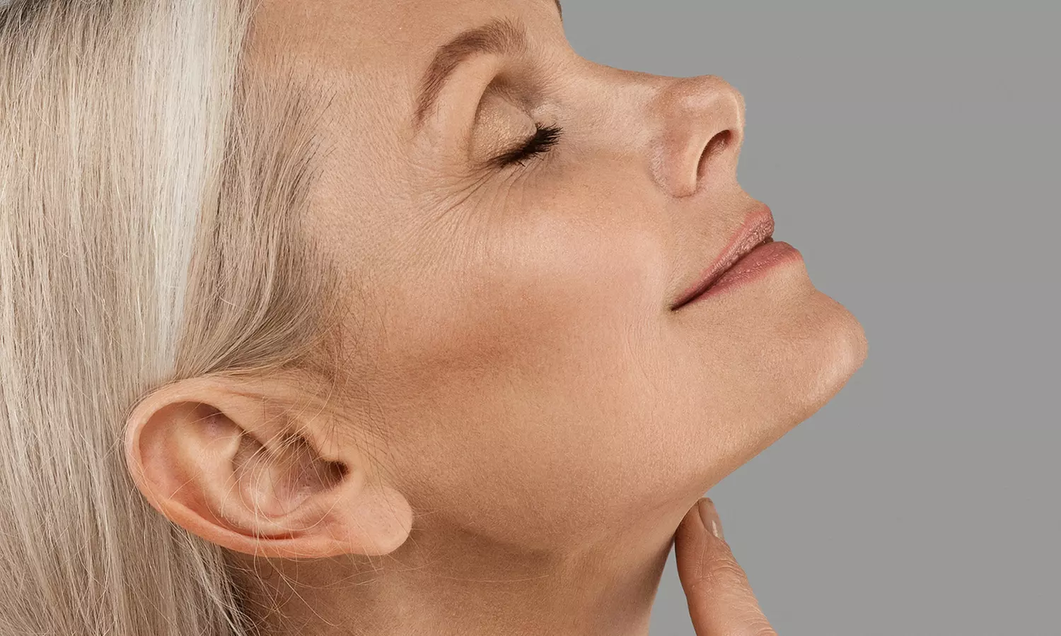 Face Sculpting Treatment for Double Chin and Loose Jowl at Miami Kiss
