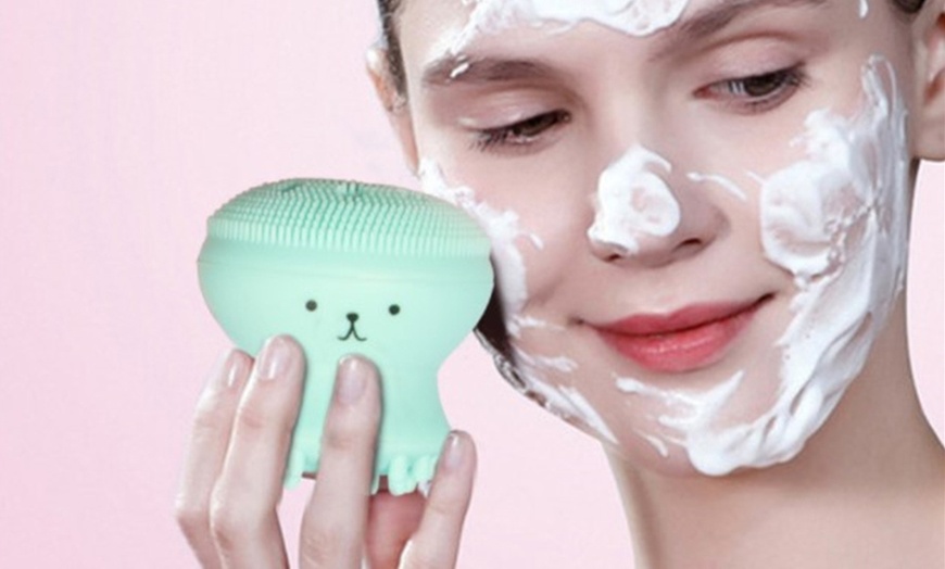 Image 16: Small Octopus Facial Cleaning Brush