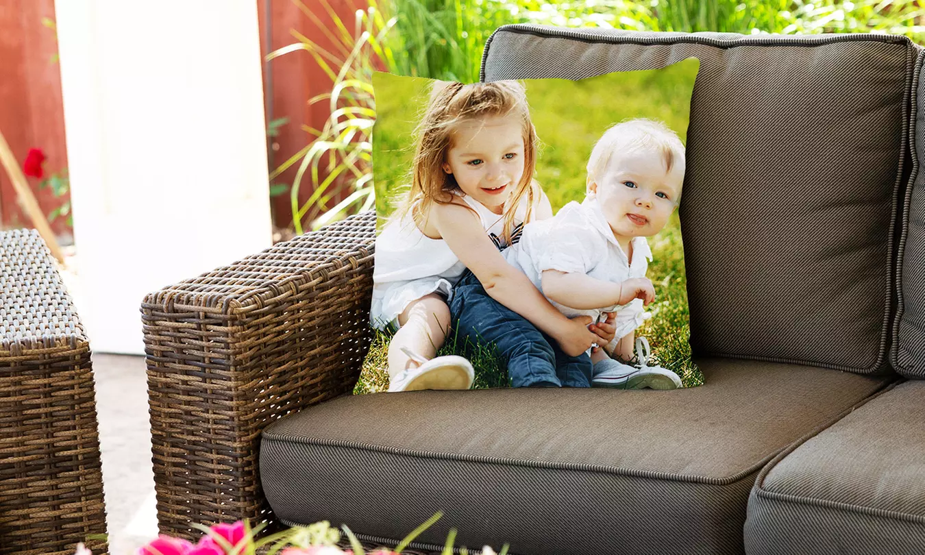 Personalisierte Foto-Kissen oder Kissenbezüge von 40 x 40 cm - 60 x 60 cm bei Lieblingsfoto (bis zu 88% sparen*) - Primary Image