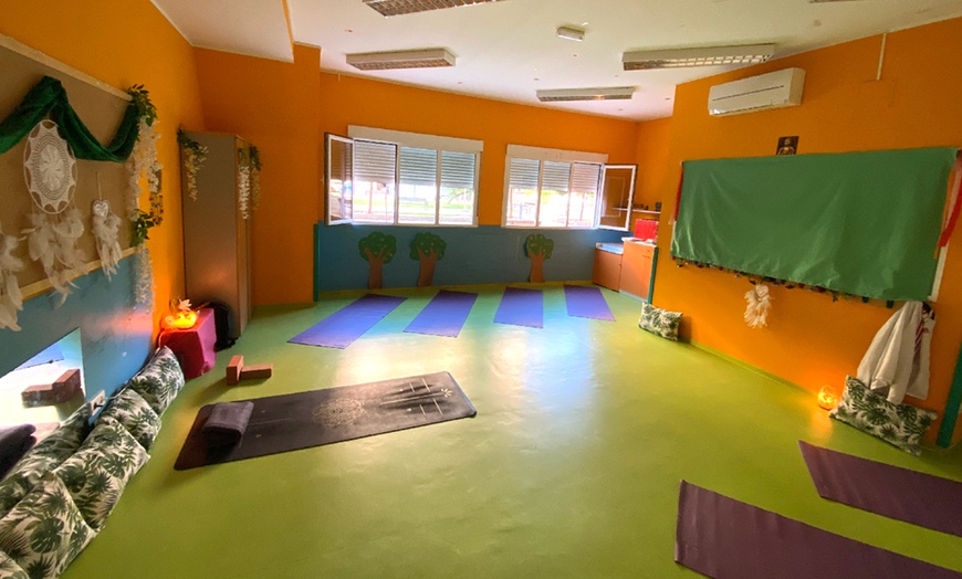 Image 5: 4 clases o 1 mes de clases de yoga ilimitado para 1 persona 