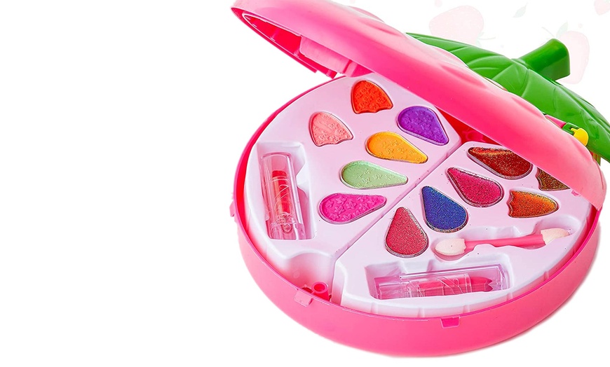 Image 3: Strawberry Compact Makeup Set