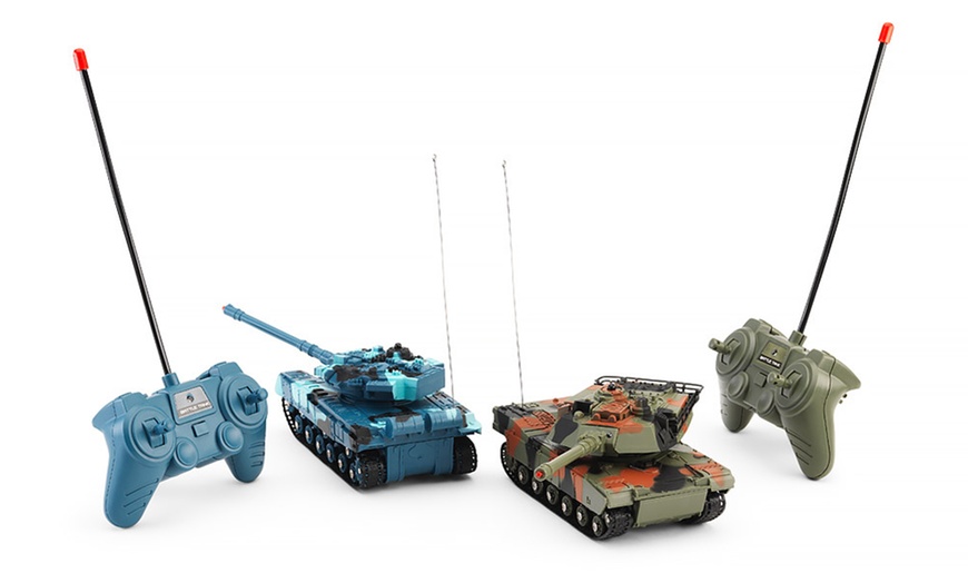 Image 3: Remote Control Battle Tanks Twin Pack