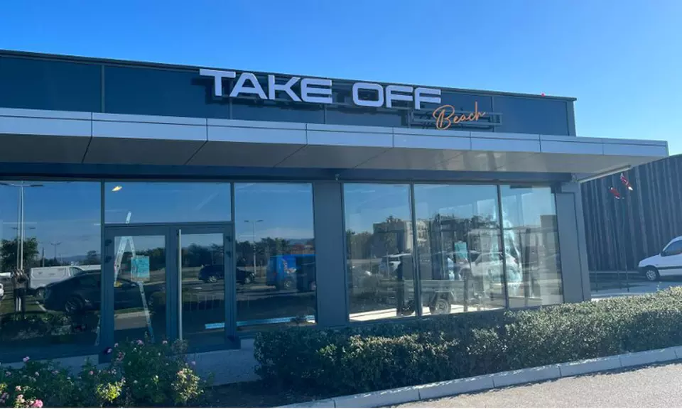 Session bodyboard en intérieur de 30 minutes pour 3, 6 ou 8 personnes avec Take Off, jusqu'à 50% de réduction - Second Medium