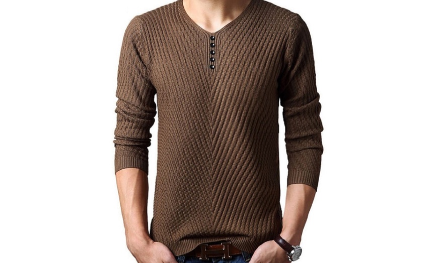 Image 3: Men's Slim Fit V-Neck Jumpers