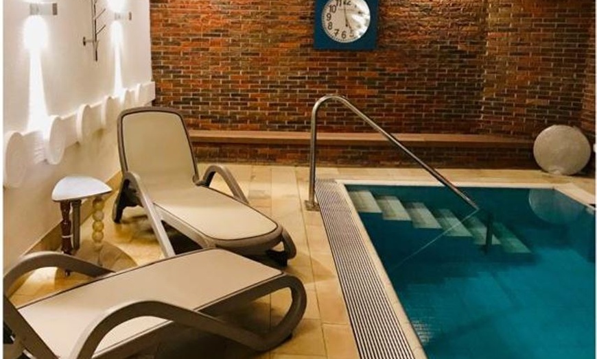 Image 1: Massage (opt, mit Peeling) & 3 Std. Pool & Sauna für 1 Person