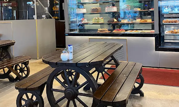 Hummus-Gericht nach Wahl inkl. Dessert für 1 - 4 Personen