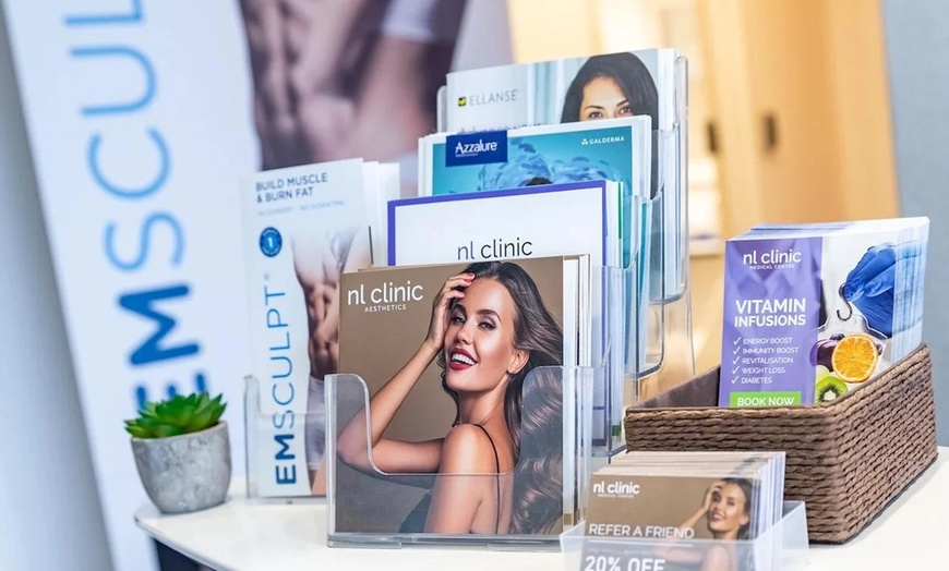 Image 4: Cryolipolysis Fat Freezing Treatment with One or Two Heads